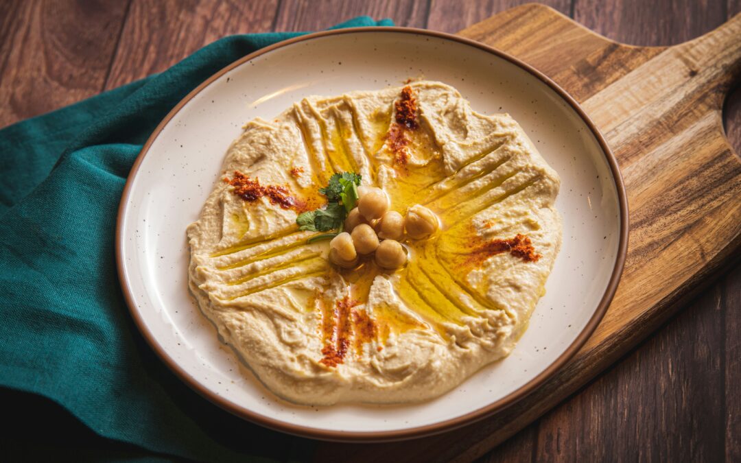 Simple Garlic Hummus