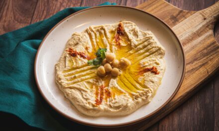 Simple Garlic Hummus