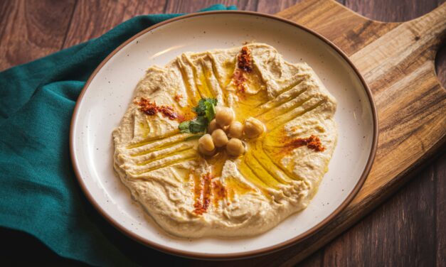 Simple Garlic Hummus