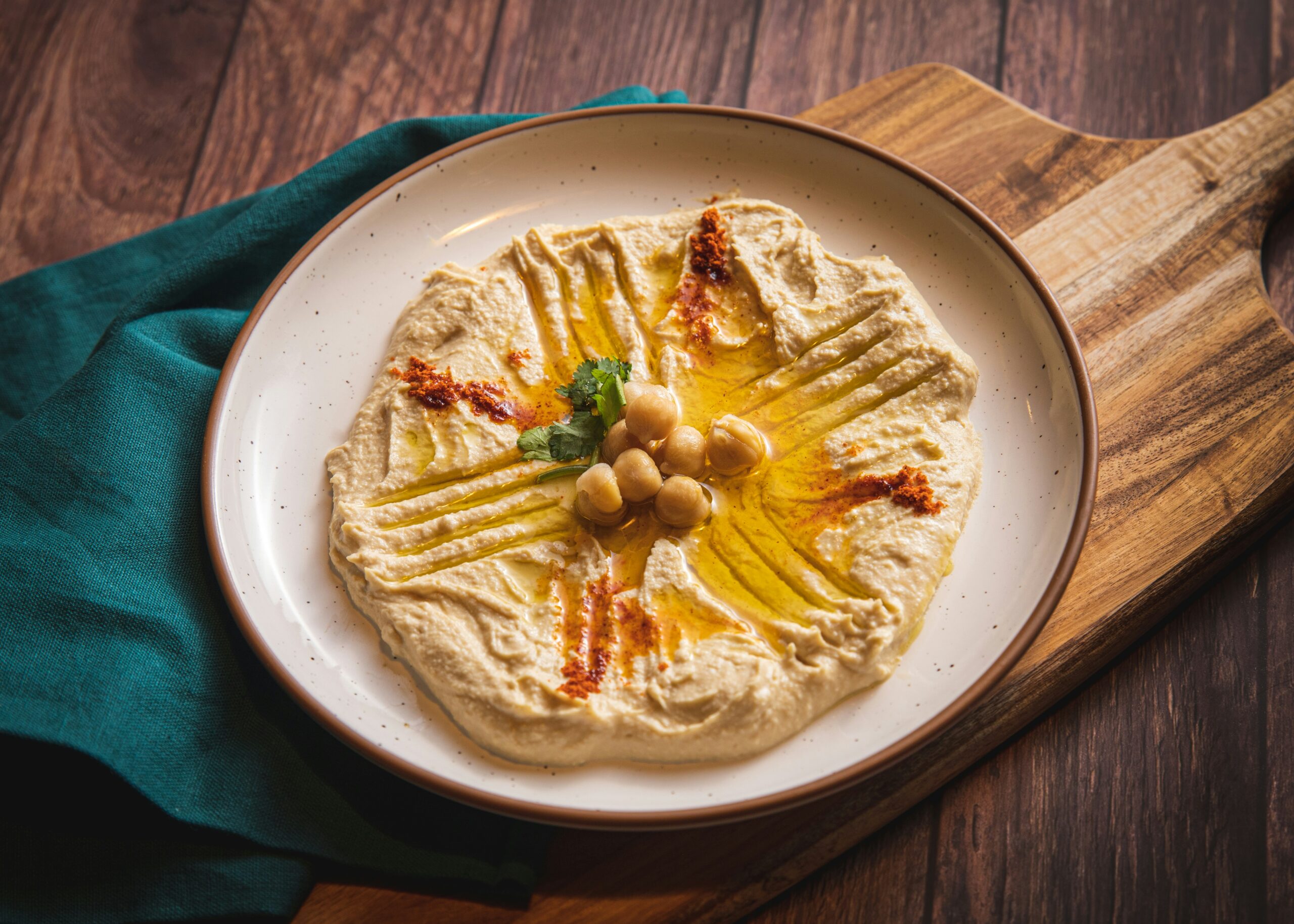 Simple Garlic Hummus