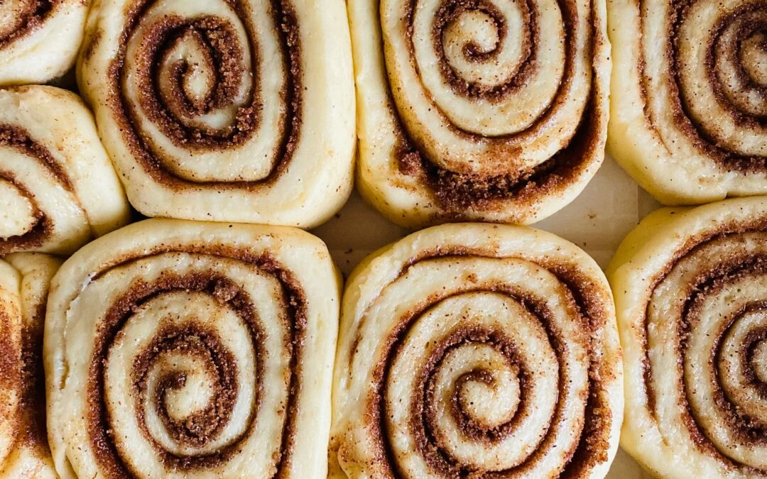 Dutch Oven Cinnamon Rolls